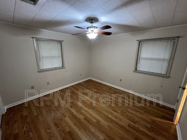 Building Photo - 4143 Nelson St