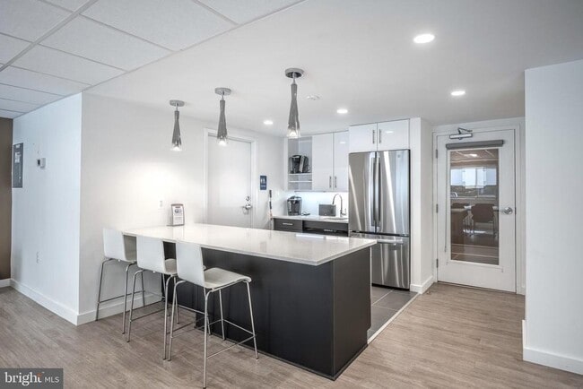 Building Photo - 2500 N Van Dorn St