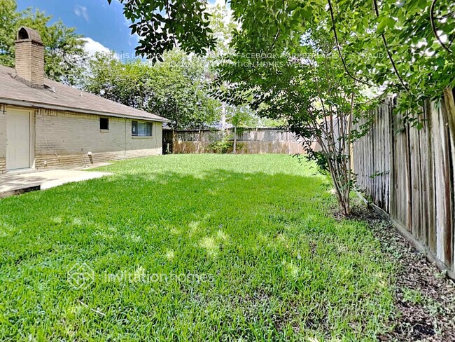 Building Photo - 16511 Forest Bend Ave