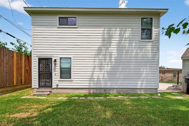 Building Photo - 3206 Arbor St