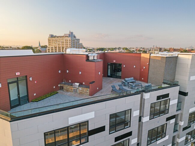 Building Photo - 17 AVENUE E