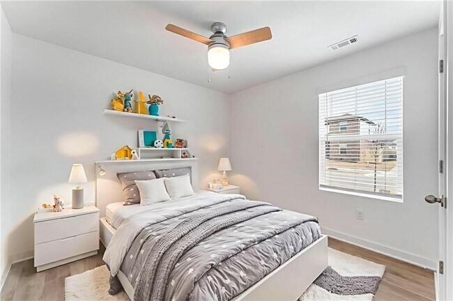 Building Photo - 114 S Maroon Ave