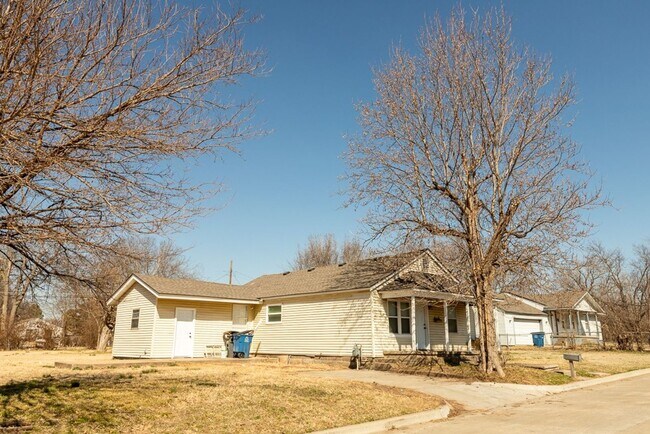 Building Photo - 3 BED/ 1 BATH IN UP AND COMING NEIGHBORHOOD