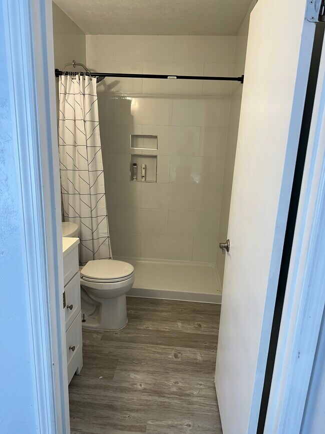 Master Bath - 7 Fountain of Youth Blvd