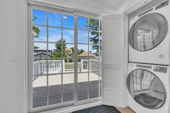 Building Photo - 1205 7th Ave