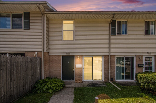 Building Photo - 3406 Kenbrooke Ct