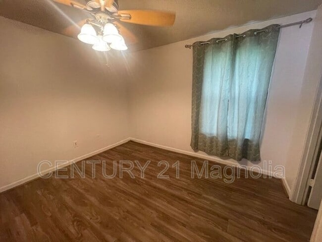 Building Photo - 3615 Goldfinch Dr