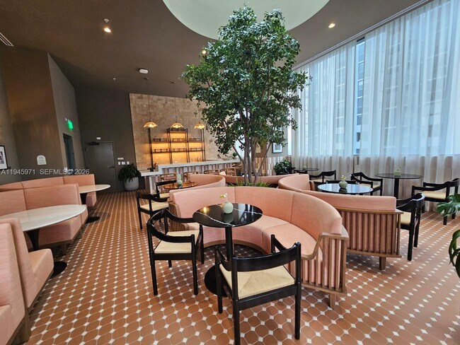 Building Photo - 11 NE 6th St