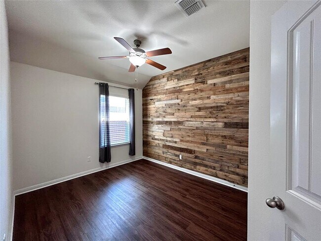 Building Photo - 180 Mystic Hollow