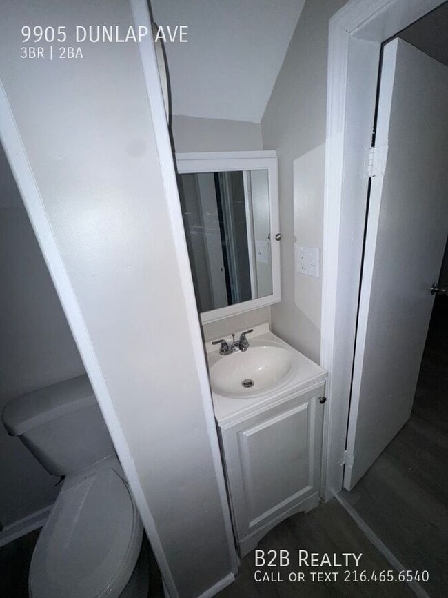 Building Photo - 9905 Dunlap Ave