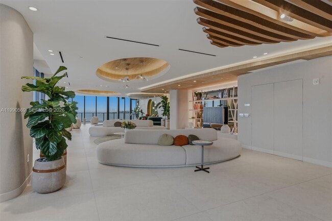 Building Photo - 711 NE 23rd Terrace