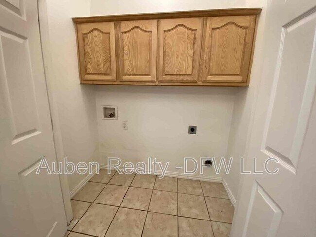 Building Photo - 300 E Main St