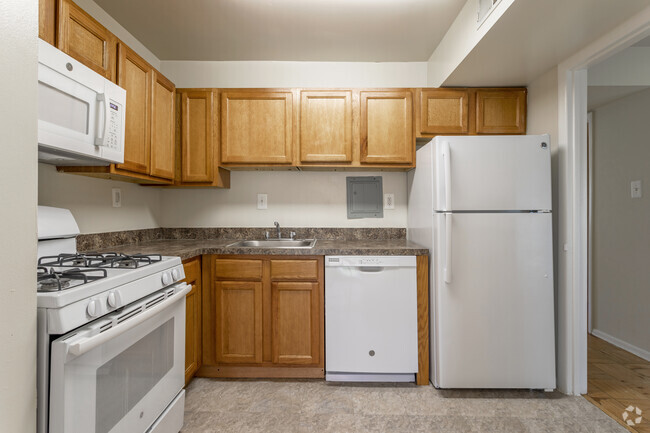 1 BR, 1 BA - 700 SF - New Carrollton Woods