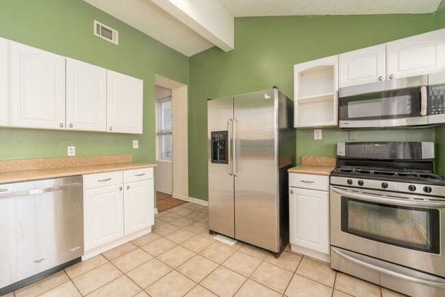 Building Photo - 1202 S Clinton St