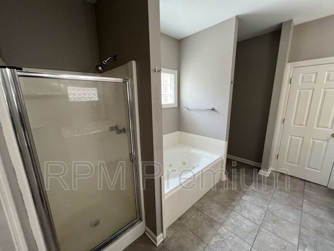 Building Photo - 5518 Arialo Dr