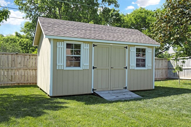 Building Photo - 700 Mohawk Dr