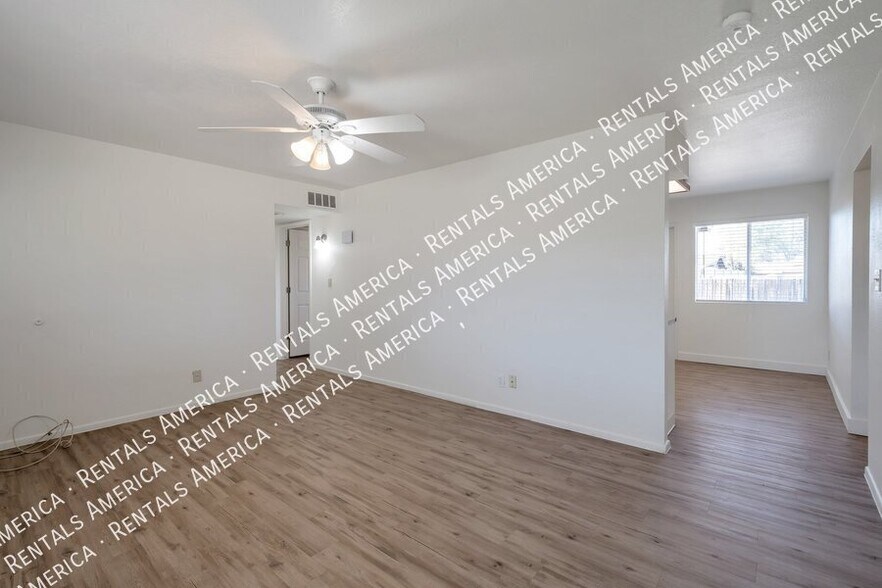 Building Photo - 2074 W Butler Dr