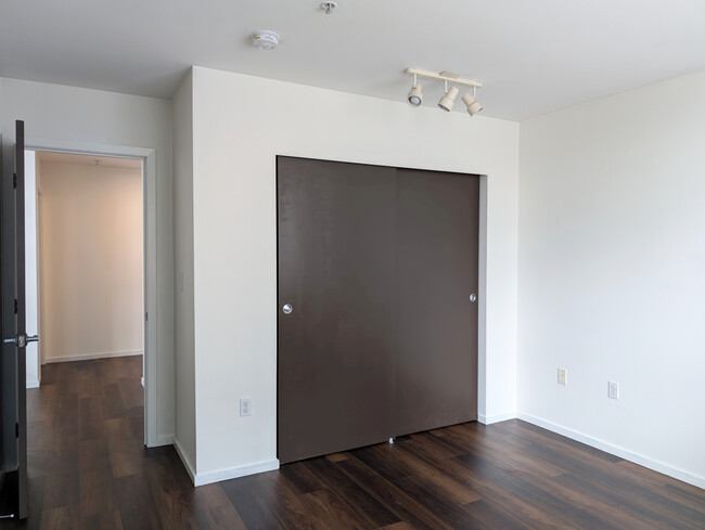 Building Photo - 425 23rd Ave S