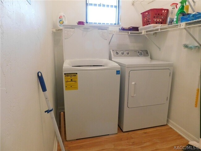 Building Photo - 741 E Hartford St