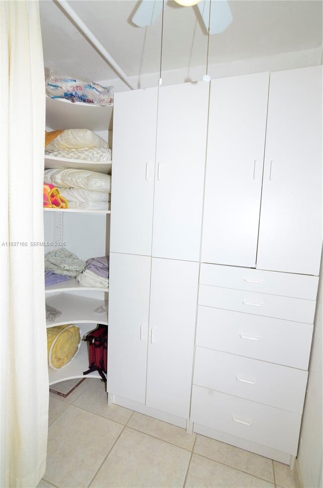 Building Photo - 7430 Byron Ave