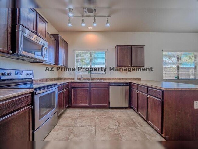 Building Photo - 10225 W Camelback Rd