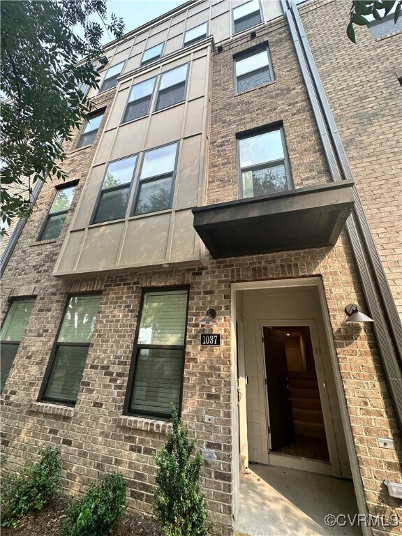 Primary Photo - 1021 N Lombardy St
