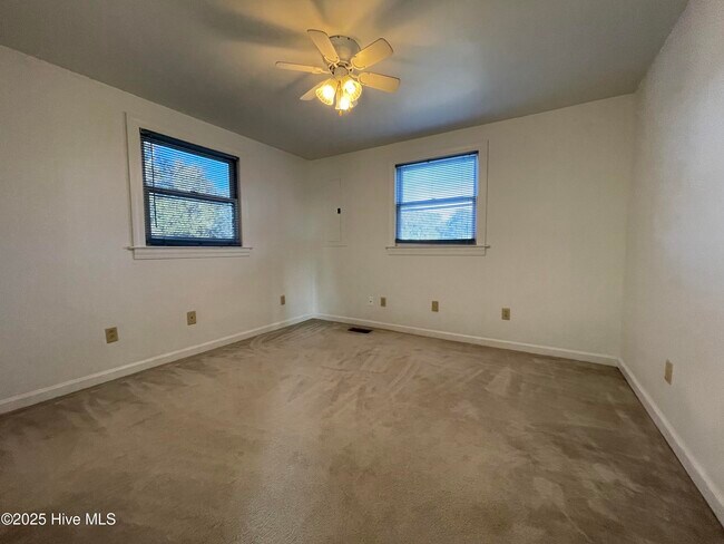 Building Photo - 114 Palmetto Dr