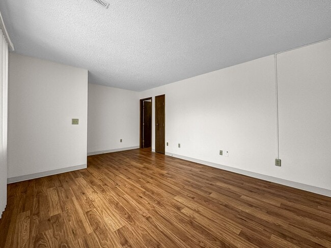 Interior Photo - 2644 Hunt Street