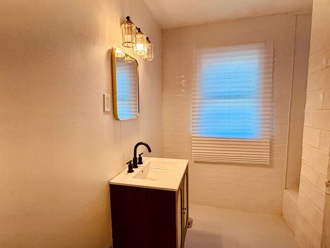 Building Photo - Section 8 welcomed at this Parc home