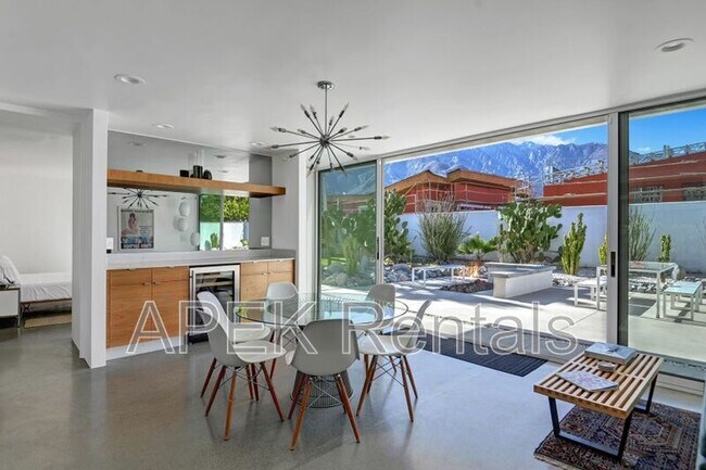 Building Photo - 3133 N Sunnyview Dr