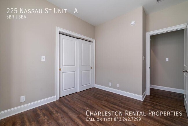 Building Photo - 225 Nassau St