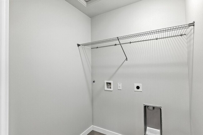 Building Photo - Brand New Townhome in Pleasant Valley Vill...