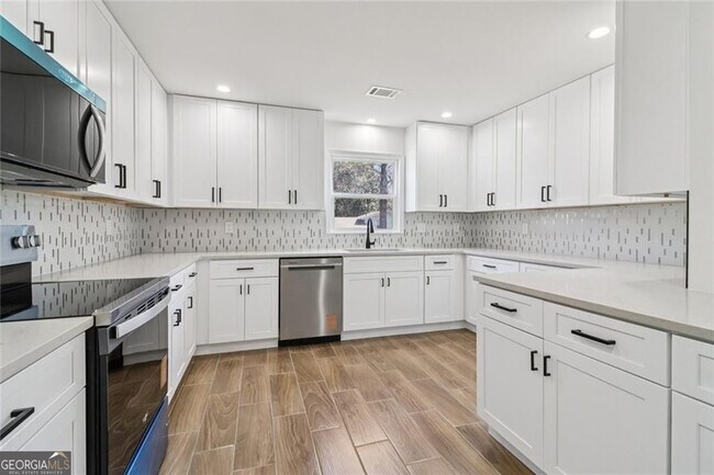 Building Photo - 2219 Lisa Dr SE