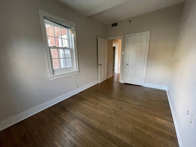 Building Photo - Junior League - 3039 M