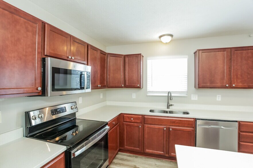 Building Photo - 8850 Benjamin Ln