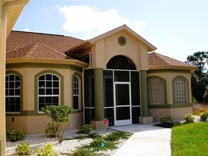 Building Photo - 2624 Abbotsford St