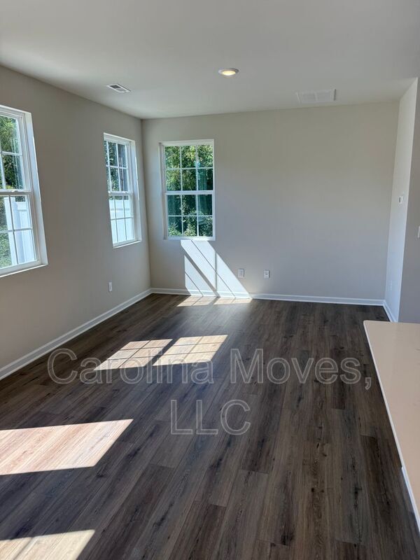 Building Photo - 15 Twiggs Ln