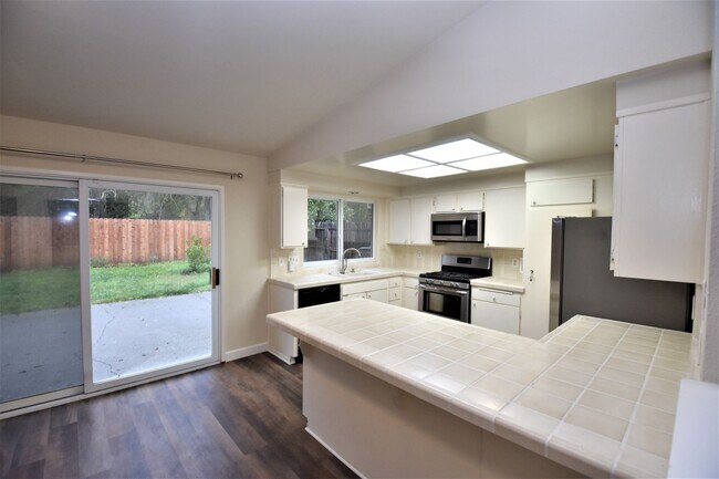 Building Photo - 3324 Lillard Dr