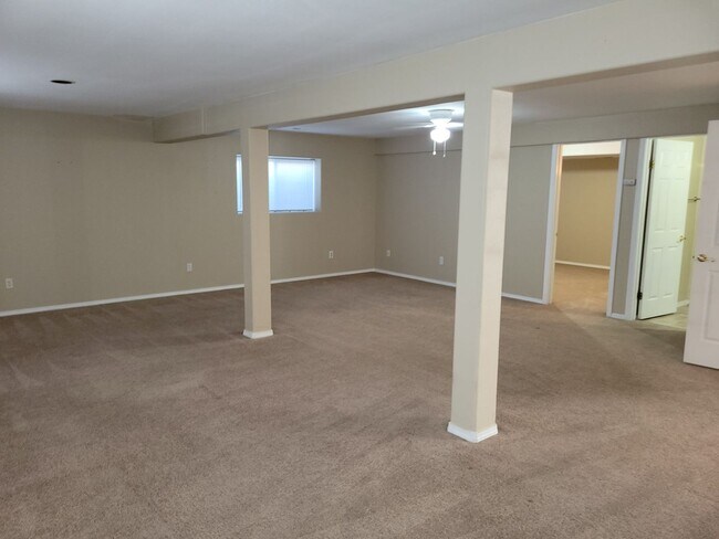 Building Photo - 1329 Nutwood Dr