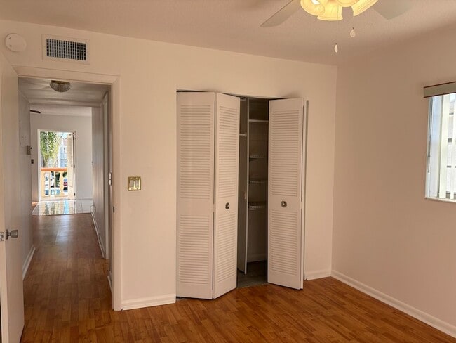 Building Photo - 230 Bedford E