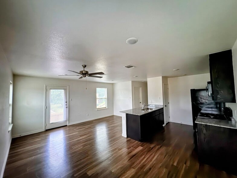 Building Photo - 301 Agua Chiquita Ct