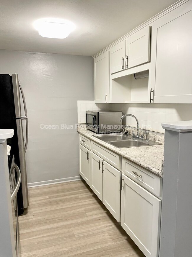 Building Photo - 311 S Arcturas Ave