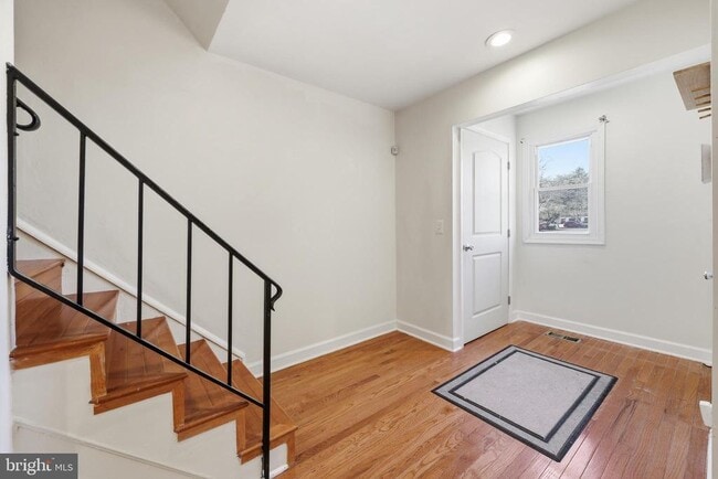 Building Photo - 10 Raleigh Pl