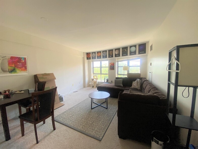 Building Photo - 931 Massachusetts Ave