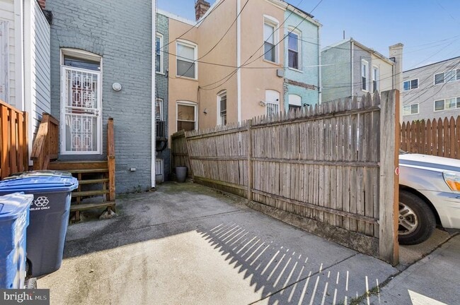 Building Photo - 625 Gresham Pl NW