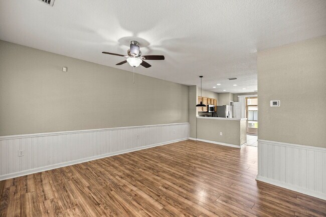 Building Photo - **  MAINTENANCE FREE TOWNHOME **2 BD 2.5 BATH