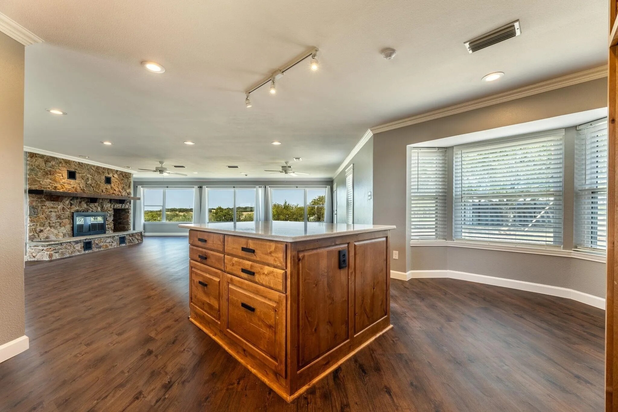 Building Photo - 6200 N Interstate 45 Service Rd