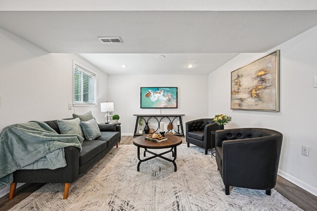 Building Photo - Welcome to this spacious 3+ bed, 2-bath bi-level home in Arvada - Available Now!