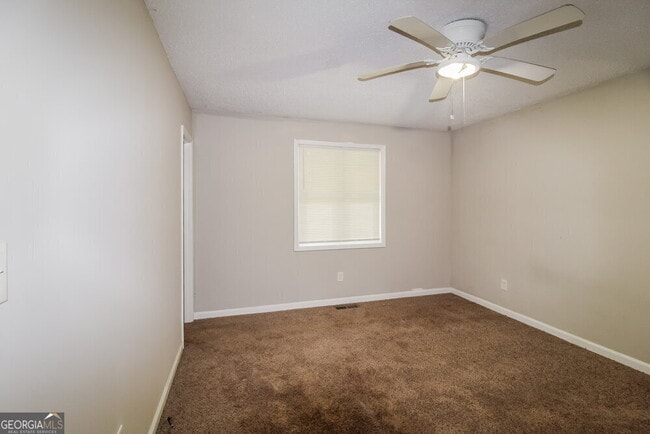 Building Photo - 481 Village Square Ct