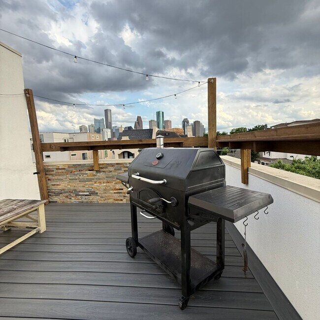 Primary Photo - 1224 Summer St